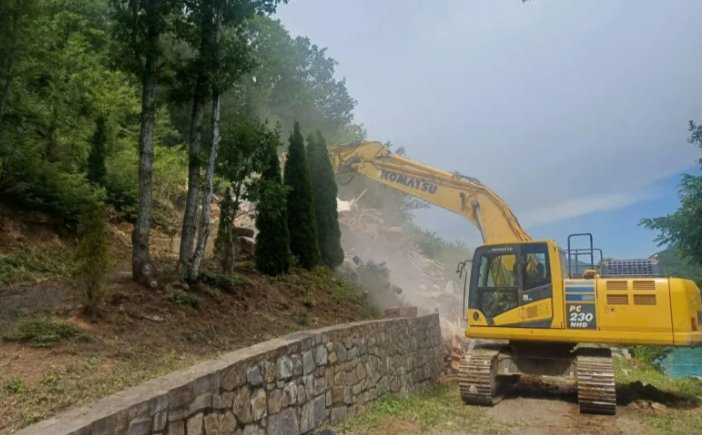 Rrënimet te Ujmani, ambasada britanike: Jemi të shqetësuar, u ndërmorën veprime derisa procedurat gjyqësore po vazhdojnë