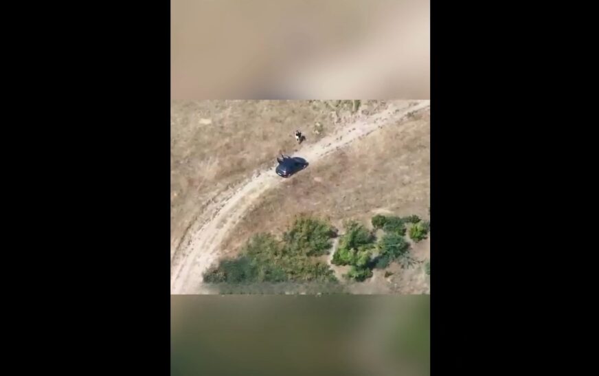 Ish-burri i vrau babanë, plagosi nënën dhe më pas e mori peng – publikohen pamjet e shpëtimit të 24-vjeçares