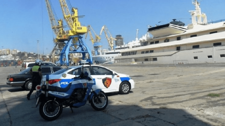 Vdes 62-vjeçari nga Kosova, u godit nga një kamion në Portin e Durrësit
