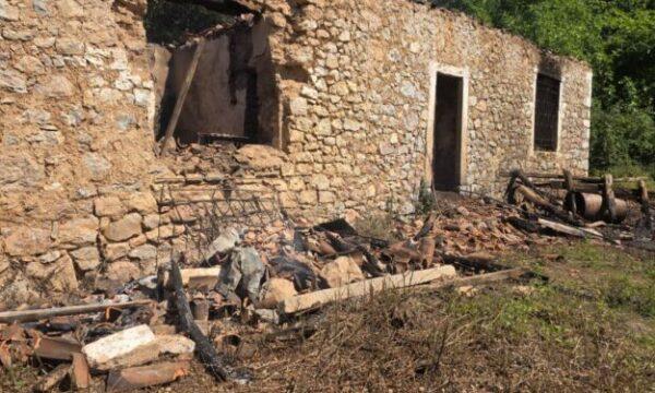 Tragjedi në Shkodër: Banesa shkrumbohet nga flakët, vdesin nëna 24-vjeçare dhe dy fëmijët e saj