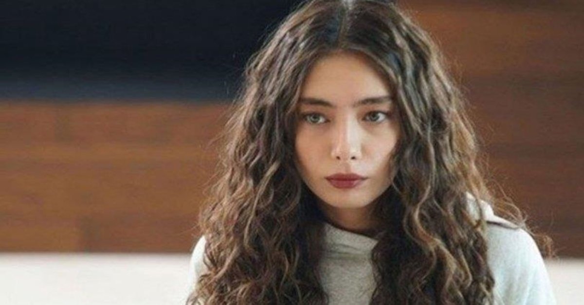 “Nihani” ndan një foto intime me bashkëshortin