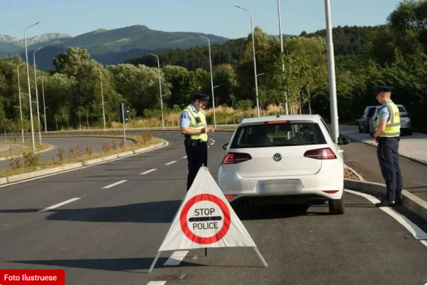 Voziti 161 kilometra në orë, ndëshkohet shoferi me 500 euro dhe iu ndalua vozitja 6 muaj