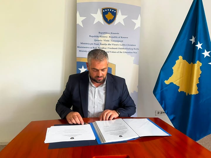 Ministri Hoti miraton dy Udhëzime në shërbimet sociale dhe familjare
