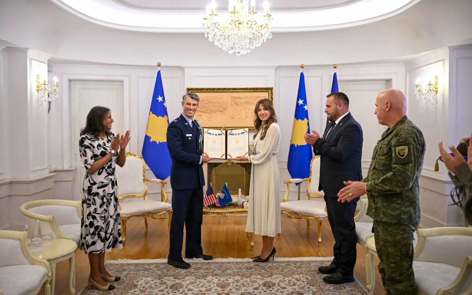 Haxhiu dekoron me Medalje Presidenciale Ushtarake kolonelin nga Shtetet e Bashkuara të Amerikës
