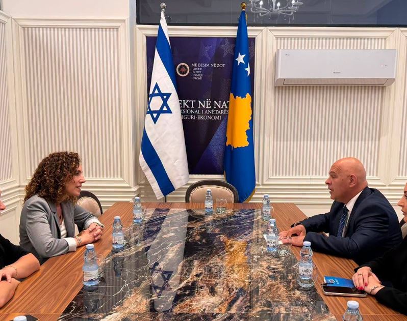 Gjini pret në një takim ambasadoren e Izraelit në Kosovë