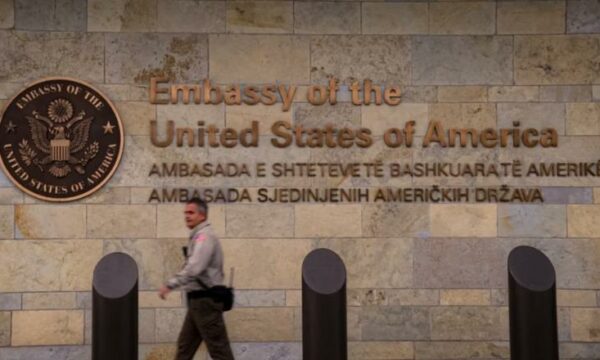 Vendimi i Haxhiut për prokurorët serbë, Ambasada e SHBA: Kushtetuta e Kosovës garanton përfaqësimin e serbëve, Qeveria të sigurojë barazi