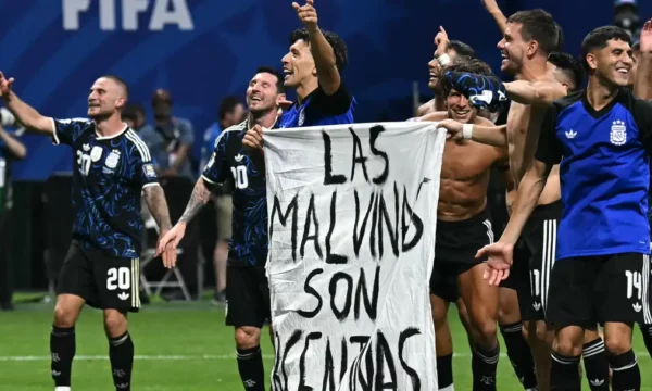 FIFA e mbron Argjentinën, rreth banerave për Ishujt Falkland