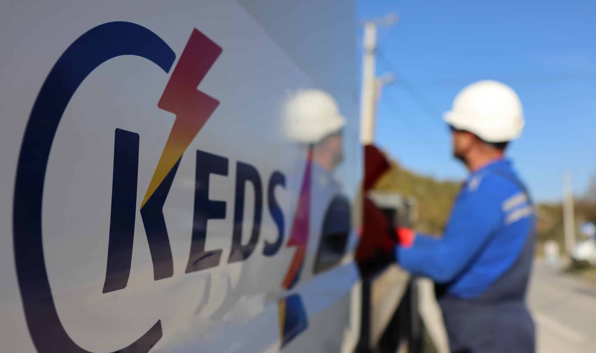 Erërat e forta shkaktojnë prishje në rrjetin elektrik, KEDS del në terren për intervenime