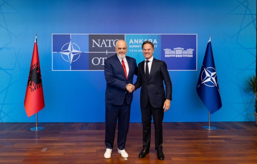 Rama mbërrin në Ankara, takohet me shefin e NATO-s