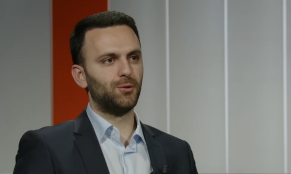 Altin Krasniqi pas 2,049 ditësh nga arrestimi i Jakup Krasniqit: “Na janë vjedhur ditët, por jo e vërteta”