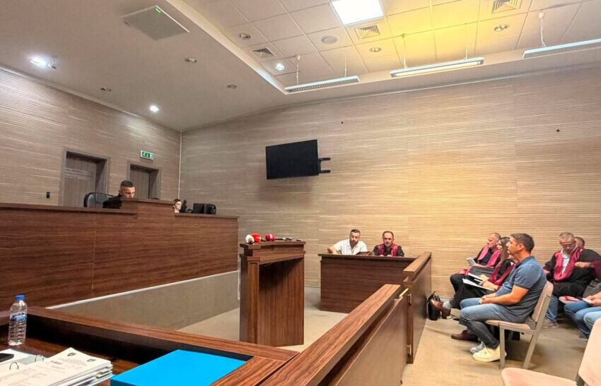 Dështon të mbahet seanca fillestare për barrikadat në veri