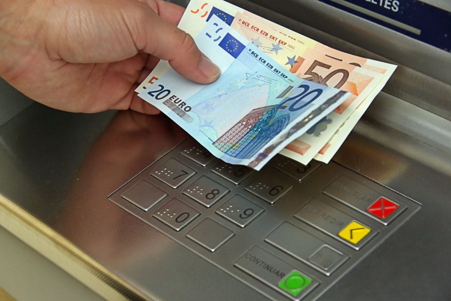 ASK: Rritet numri i të punësuarve në sektorin e shërbimeve, bie qarkullimi në maj