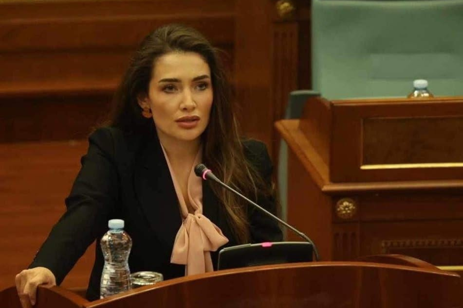Ariana Musliu-Shoshi: Kurti e ka futur Kosovën në izolim, Serbia po forcon lidhjet me SHBA-në