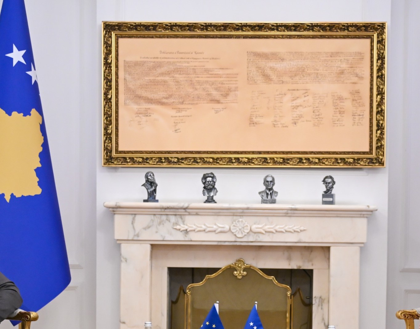 Figura e Adem Demaçit i shtohet figurave kombëtare në zyrën e presidentit