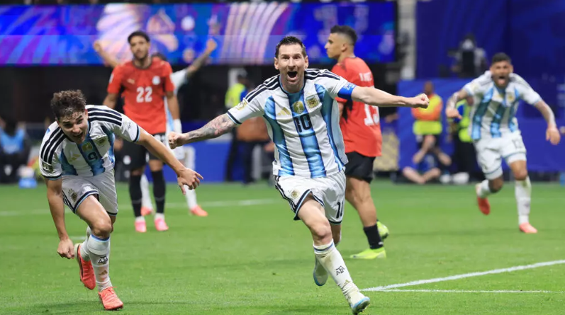 Argjentina bën përmbysje të çmendur ndaj Egjiptit, Messi me shokë në çerekfinale