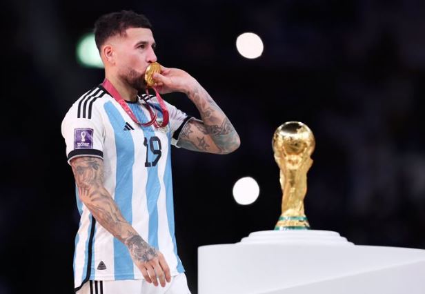 Nicolas Otamendi pensionohet nga Argjentina pas finales së humbur në Botëror