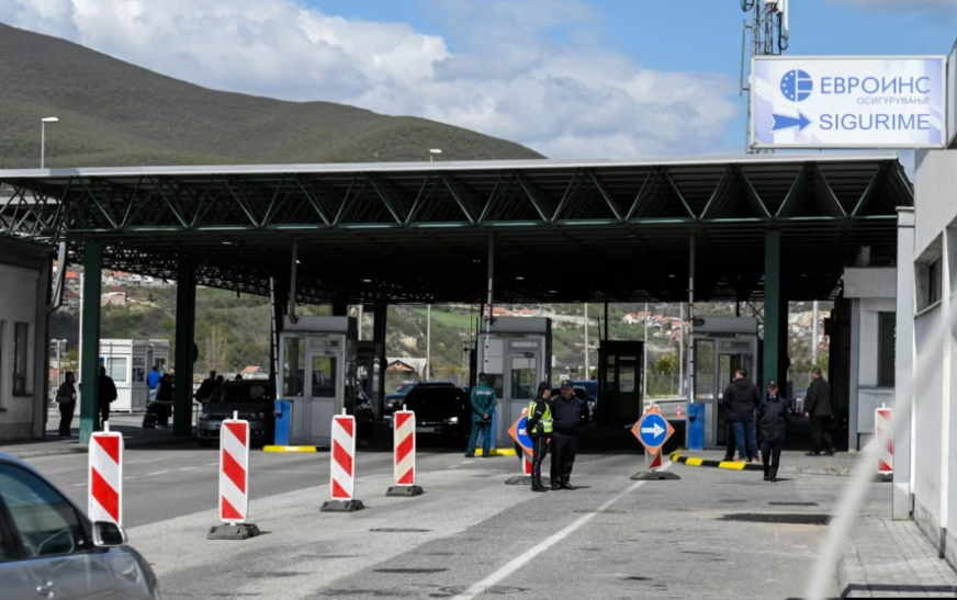 Kishte fshehur një tajlandeze në valixhe për ta kaluar jashtë vendit, arrestohet i riu në Shqipëri