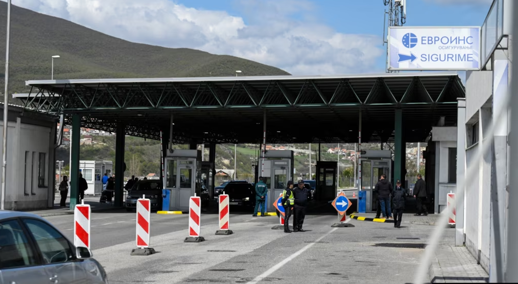 Kishte fshehur një tajlandeze në valixhe për ta kaluar jashtë vendit, arrestohet i riu në Shqipëri