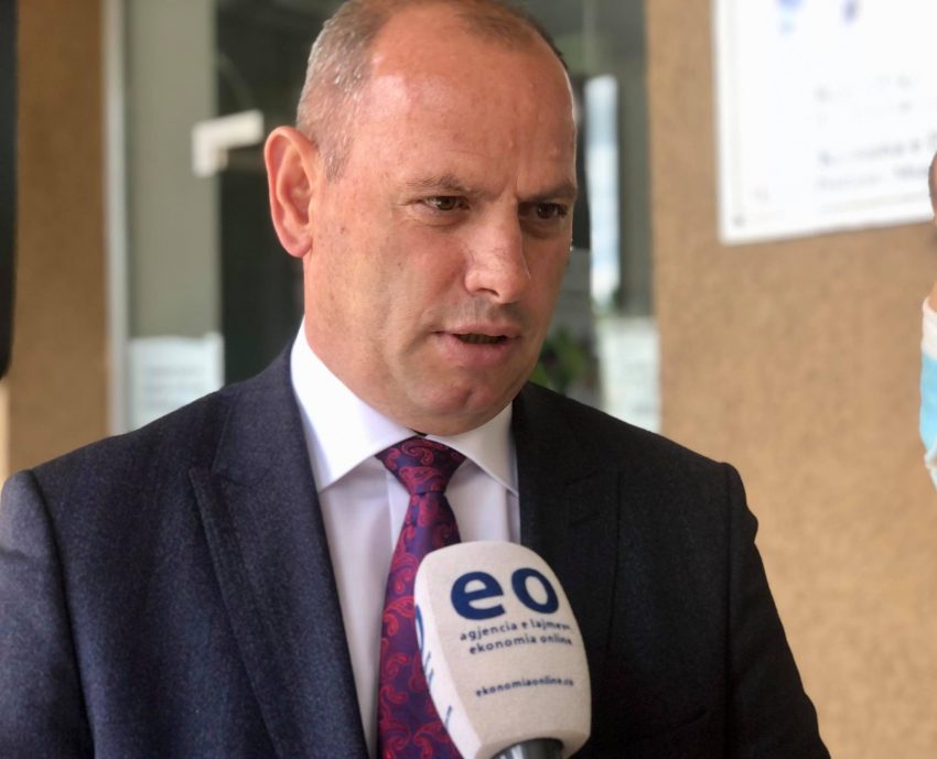 “Gjendja është alarmante”, Lladrovci fajëson Ujësjellësin dhe Qeverinë për krizën e ujit në Drenas