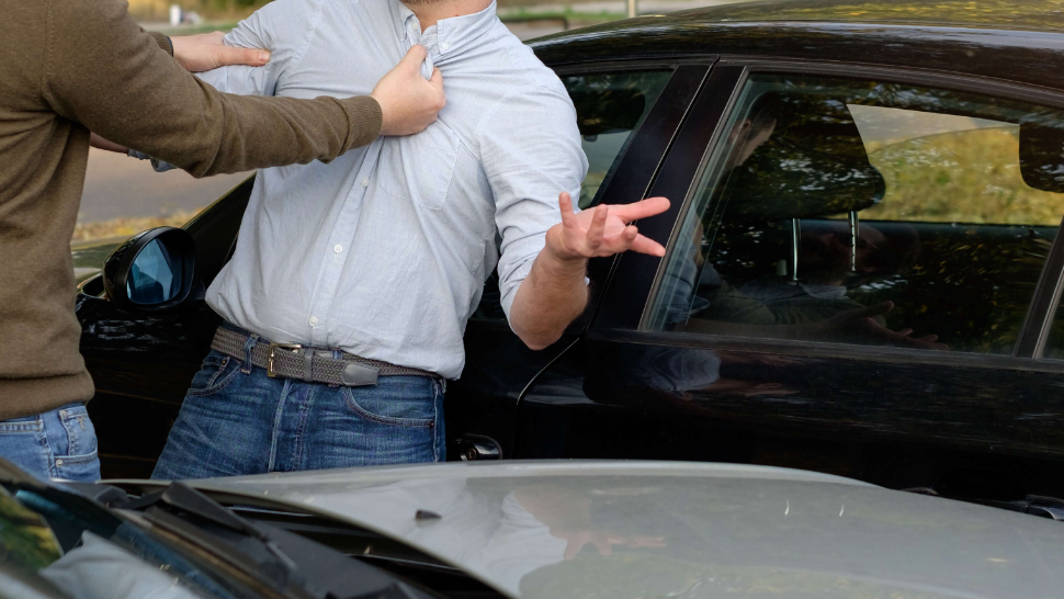 Sherri për parking në Lipjan eskalon me armë e shkop druri – babë e bir përfundojnë në ndalim