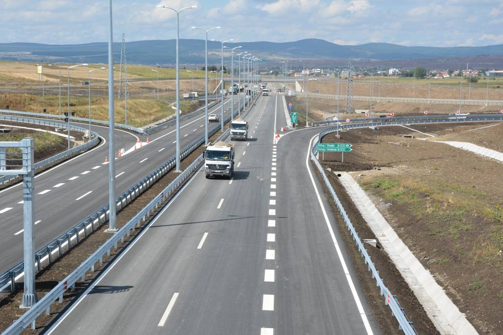 Nesër s’do të ketë kufizime për kamionët mbi 20 tonë –