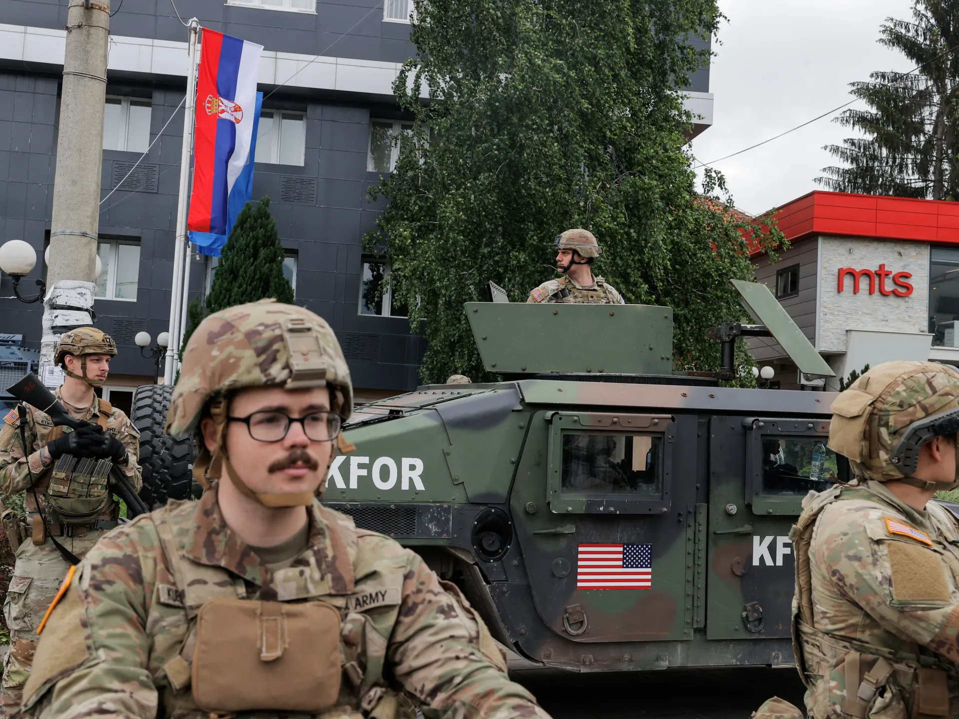 NATO vlerëson përmirësim të situatës së sigurisë në Kosovë, ndryshon pozicionimin e KFOR-it –