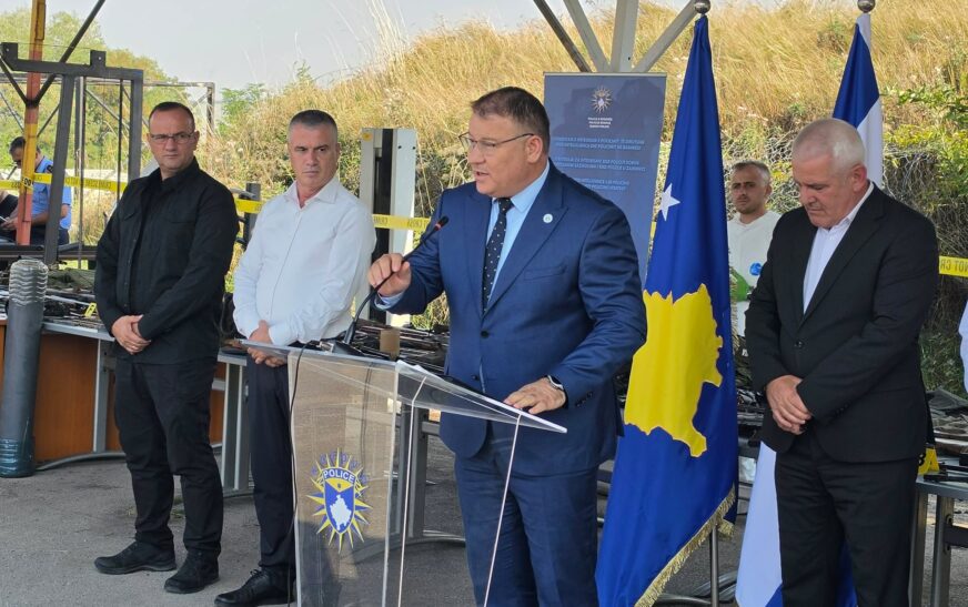72 armë, mitralozë, pushkë e granata, Hoxha jep detaje të reja për armatimin në veri