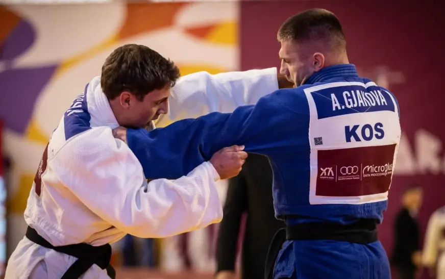 Akil Gjakova shkëlqen në “Taranto 2026”, fiton medaljen e bronztë –