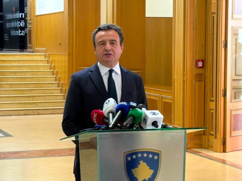 A do të vazhdojnë t’i mbajnë Kurti dhe Haxhiu postet edhe pas betimit si deputetë? –