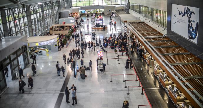 Një kosovar kapet me patentëshofer të falsifikuar në Aeroportin e Prishtinës
