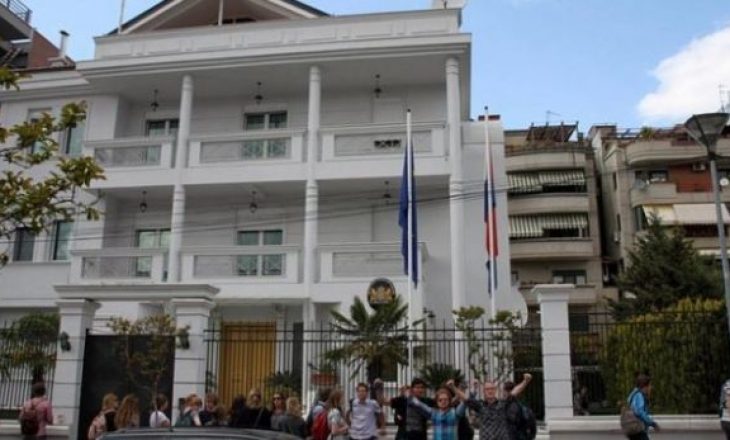 Ambasada Britanike kërkon zgjidhje të situatës politike në Kosovë