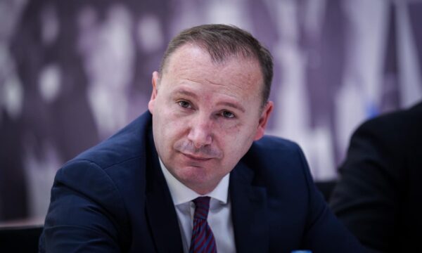Zemaj: Qindra pacientë me kancer po detyrohen t’i blejnë vetë barnat