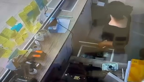 “Zhduket” gruaja “makth” i bizneseve pasi vodhi 5 mijë euro që në ditën e parë të punës