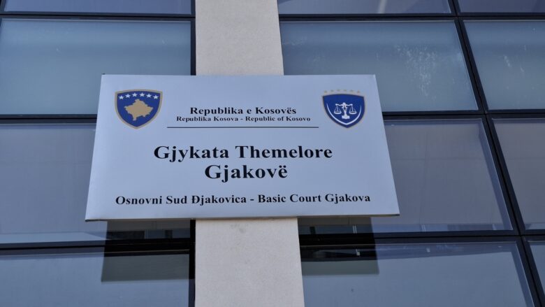 I mori para viktimës, duke e kërcënuar me thikë/ Një muaj paraburgim për të dyshuarin nga Gjakova