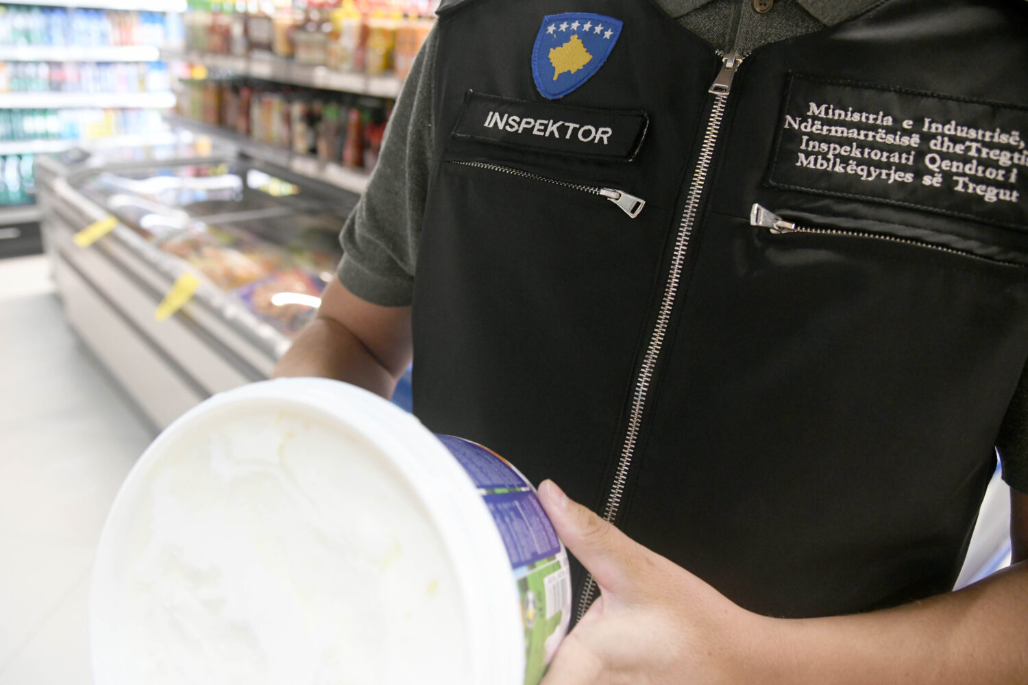 IQMT: Largohen nga tregu 7 produkte qumështi që nuk kanë deklaruar përmbajtjen e vajit të palmës