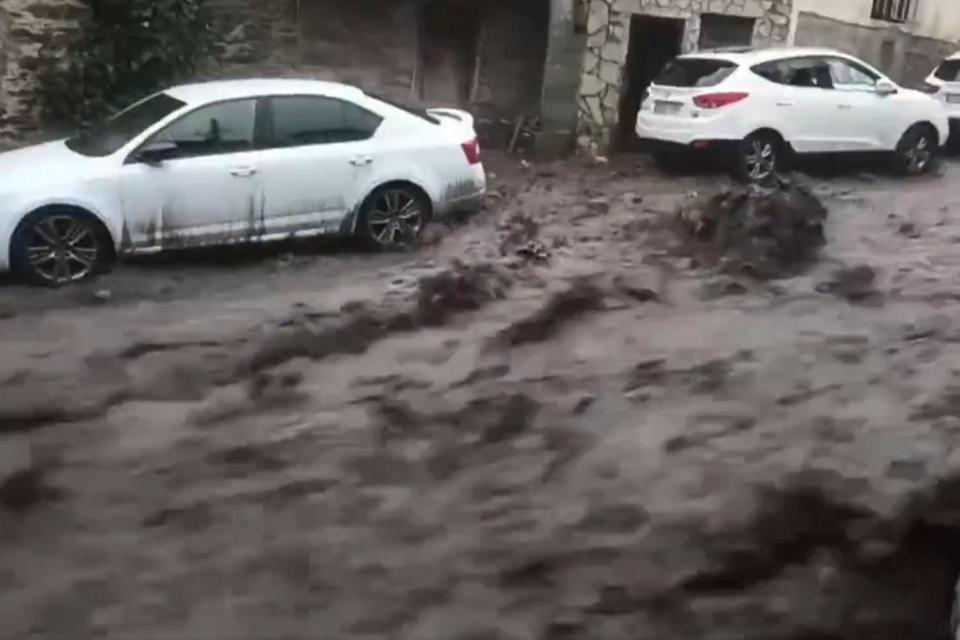 Reshjet e dendura godasin Spanjën, dy gra humbin jetën