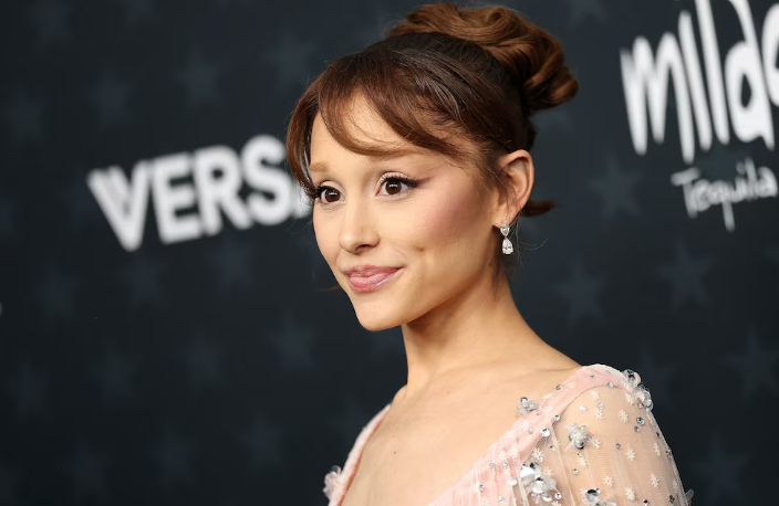 U kritikua nga fansat, reagon Ariana Grande: E kisha vendosur më parë!