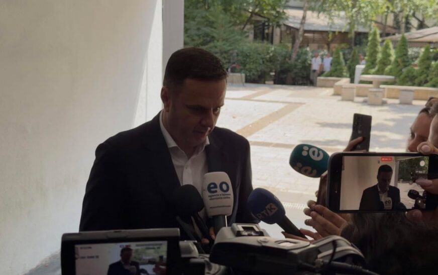 “Nuk ka asnjë arsye të vonohet konstituimi i Kuvendit”, flet Abdixhiku para takimit me Kurtin
