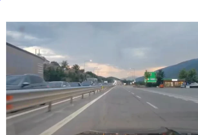 Fluksi i shtuar lëvizjesh në pikën kufitare të Morinës, në 12 orë regjistrohen mbi 41 mijë hyrje
