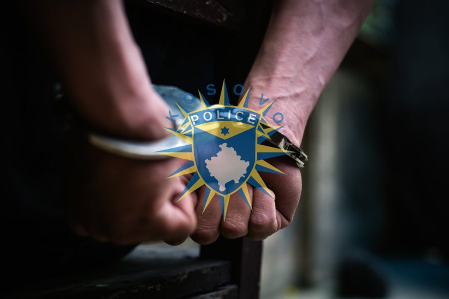 Nuk iu bind policisë dhe sulmoi zyrtarët, prangoset i dyshuari në Skenderaj