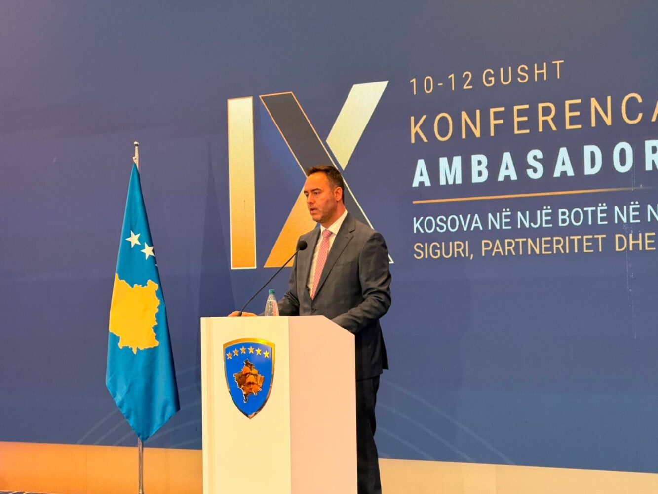 Konjufca kritikon “qëndrimet tolerante të BE-së”: Serbia është burim kërcënimi dhe destabiliteti për rajonin