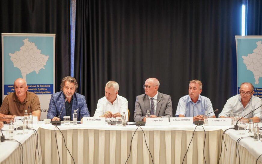 Konfirmohet/ Kryetarët e komunave paralajmërojnë protestë para Qeverisë Kurti në shtator