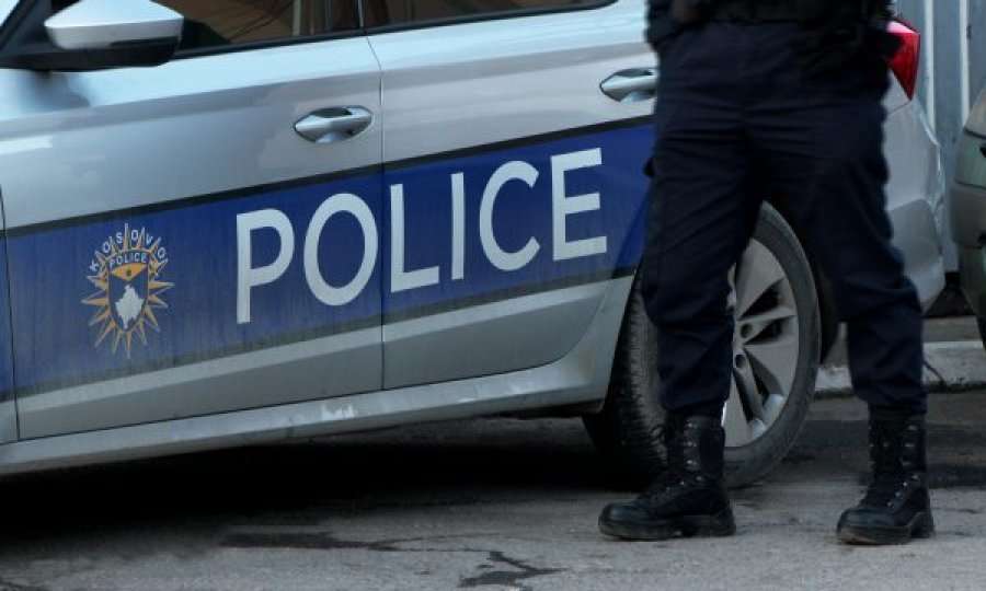 Gjendet një zarf me 29 mijë euro në një veturë në Vërmicë, policia nis hetimet për shpërlarje parash