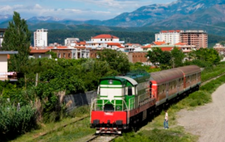 Pas vdekjes së gruas që u godit nga treni, Trainkos anulon për sot linjat Pejë-Prishtinë