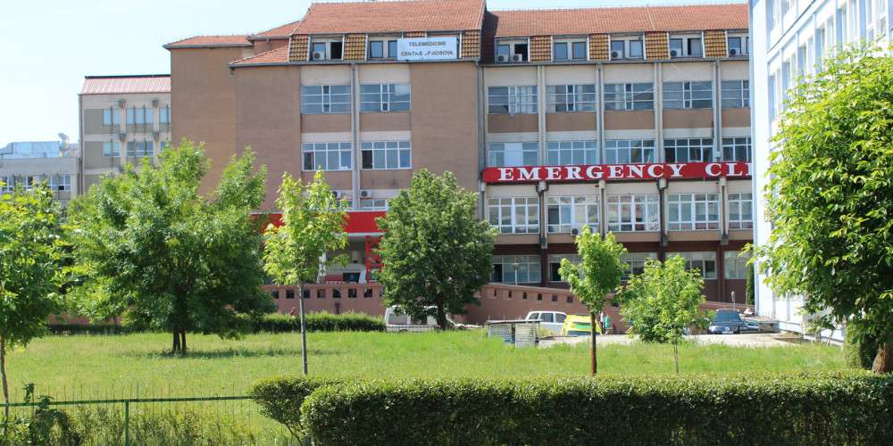 Vikend i ngarkuar në QKUK: 929 raste emergjente, dy të vdekur dhe dhjetëra të lënduar