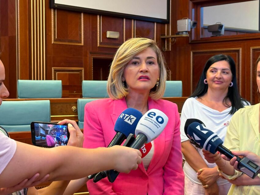 Kusari-Lila: S’ka alternativë tjetër pos dialogut politik