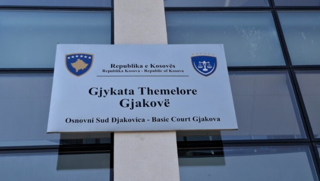 Një muaj paraburgim për tre të dyshuarit që tentuan vrasjen e një viktime në Gjakovë