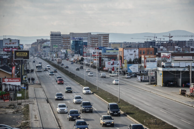 Tri kompani transporti pezullojnë nga nesër disa linja nga Fushë Kosova drejt Prishtinës