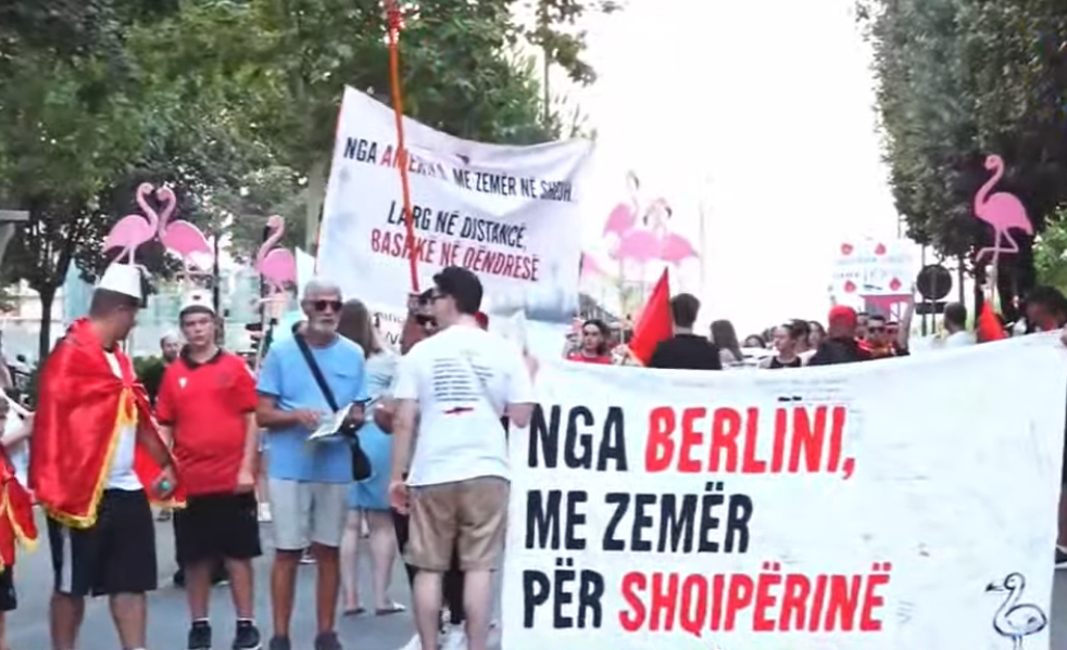 Protesta në Tiranë, qytetarët në ditën e 76-të marshojnë drejt Kryeministrisë –