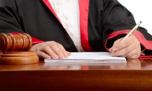Kërkohet paraburgim ndaj të pandehurit për grabitje
